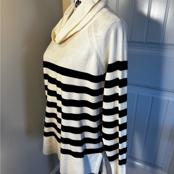 Cyrus Sweater NWT - Picture 3 of 8